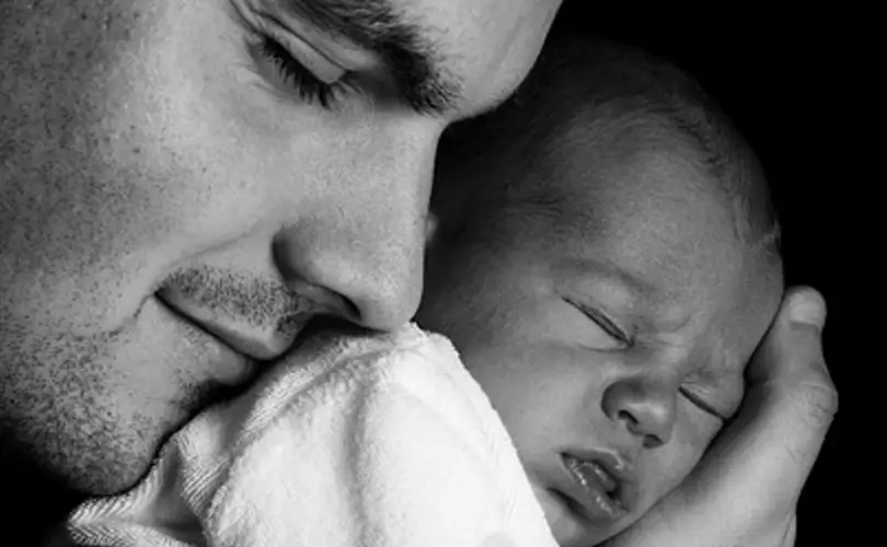 How to Form a Close Relationship with Your Newborn: A Practical Guide for Parents